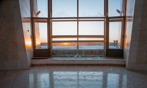 Наслідки російської атаки, яка пошкодила музей у підніжжі монумента «Батьківщина-мати» Наслідки російської атаки, яка пошкодила музей у підніжжі монумента «Батьківщина-мати»