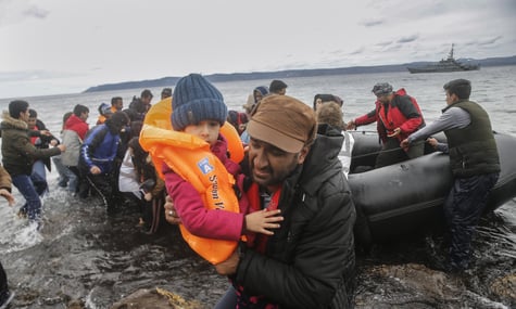 Щонайменше 15 мігрантів загинули після зіткнення човна із судном берегової охорони біля Греції
