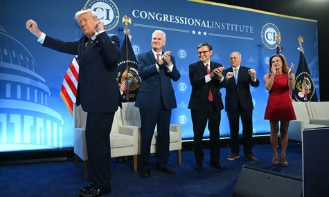 Трамп обіцяє масово помилувати посадовців своєї адміністрації перед тим, як піде з посади — WSJ