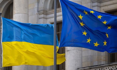 «Супервівторок» для України й Молдови: що означає відкриття ще двох кластерів і які наступні кроки