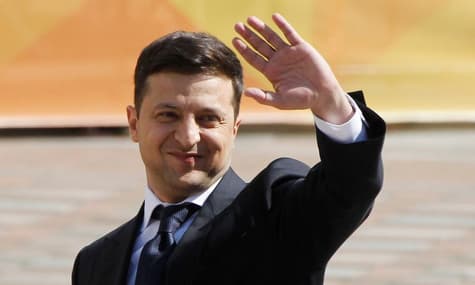 Поддержка Зеленского упала почти на 3%, но на выборах президента он все равно победил бы — опрос