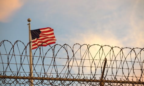 WP: Адміністрація Трампа таємно відправить до Гуантанамо тисячі мігрантів, серед них є українці