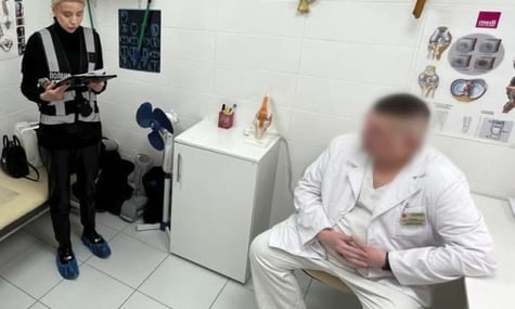 У Києві лікар вимагав від пораненого військового грошей за безкоштовну операцію, тепер йому загрожує тюрма — поліція