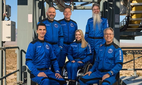 Людина на колісному кріслі вперше злітала в космос: політ організувала приватна компанія