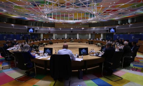 Новые решения ЕС о поддержке Украины и рекордный оборонный бюджет США: главное за ночь 16 декабря