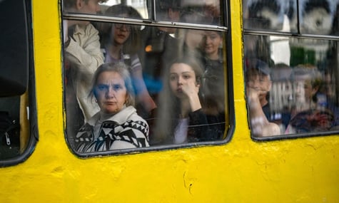 У Львові водій автобуса кричав на військового, який просив його зупинитися під час хвилини мовчання. Його звільнили