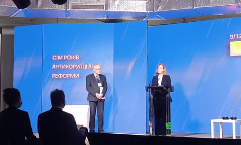 Повірена у справах США анонсувала санкції проти корупціонерів з України