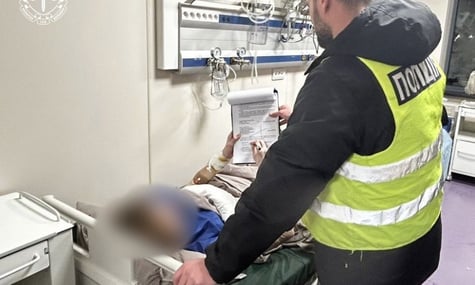 Школяр, який у Києві напав на вчительку і однокласника, отримав підозру. Постраждалі досі у тяжкому стані