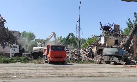 У Маріуполі росіяни для відео розстріляли цивільний будинок: під завалами знайшли 6 загиблих — радник мера