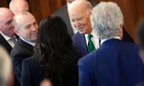 Байден высмеял Трампа на ужине с журналистами и политиками
