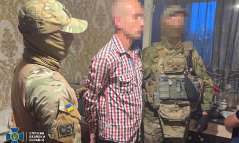 У Дніпрі підірвали авто прокурора. Той зазнав поранення, а двох паліїв затримали