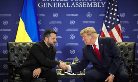 Трамп попросив Зеленського поїхати до Москви на переговори з путіним — Bloomberg