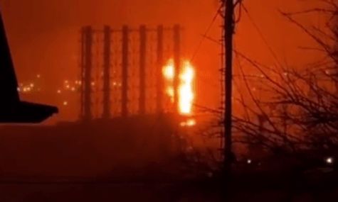 У російському Туапсе загорівся НПЗ після атаки дронів. Пошкодження є і в порту