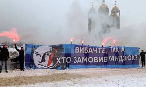«Вибачте, так а хто замовив Гандзюк?» — перед форумом за участі президента вимагали розслідувати вбивство активістки