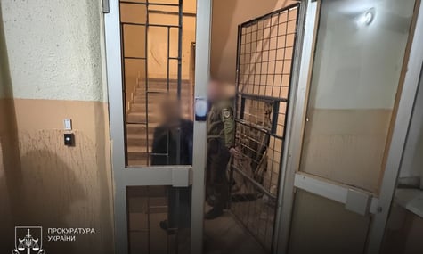 Посадовцям Ужгородського ТЦК оголосили підозри. Військовозобовʼязаних незаконно утримували до 48 днів, декого приковували кайданками до драбини — ОГП
