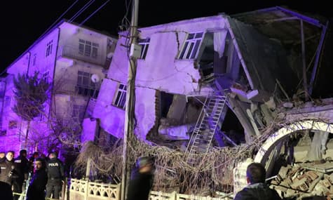 В Турции произошло землетрясение: погибли 14 человек, раненых не менее 225