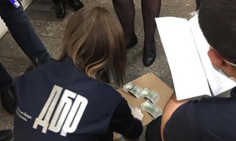 Во Львовской области чиновницу Нацполиции задержали на взятке за возвращение арестованного имущества