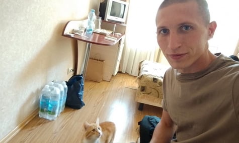 Військовий повернувся з російського полону разом зі своїм котом. Вони понад 4 роки разом були в колонії