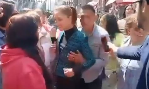 Чоловіка, який на вулиці домагався президентки Мексики, затримали. Вона подала проти нього позов