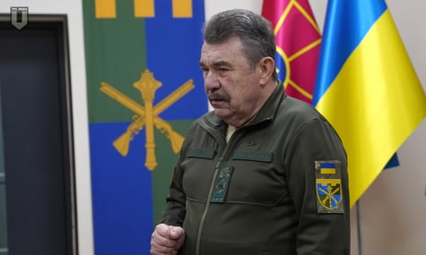 «Ексрегіонал» Кузьмук, який двічі очолював Міноборони за часів Кучми, став радником командувача Сил ТрО і нагородив військових