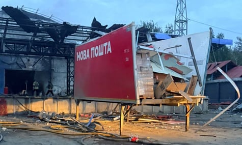 Наслідки російських ударів по депо «Нової пошти» у Харкові