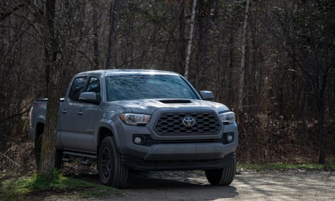 Тисячі автівок, які завезли в Україну як гуманітарну допомогу, потрапили у продаж — NGL.media