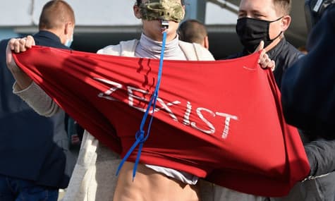 Поліція склала адмінпротокол щодо активістки руху Femen, яка задерла спідницю перед Зеленським