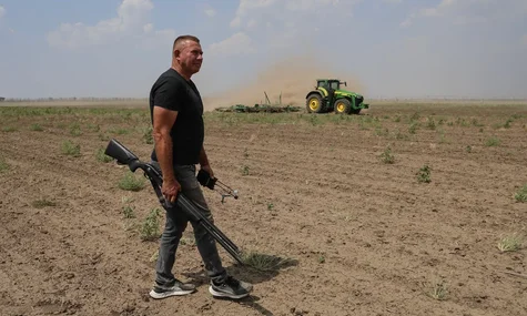 Загиблому фермеру з Херсонщини, який самотужки розміновував поля, надали звання Героя України