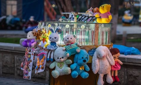 Почему в Азербайджане родственники «делятся» детьми друг с другом? На какие жертвы готовы семьи ради «чистоты крови»