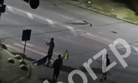 У Запоріжжі затримали трьох хлопців, що пошкодили українські стяги. Ті пояснили свій вчинок: були напідпитку