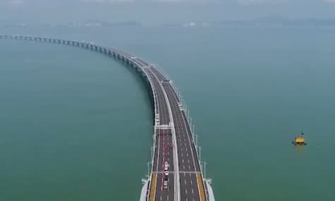 У Китаї відкрили найдовший у світі міст через море