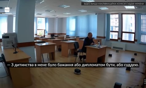 Суддя з Мукачева роками не здійснює правосуддя, але отримує зарплату. Торік заробив 1,2 млн грн — розслідування