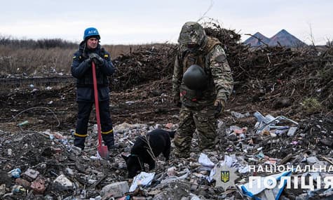В Новогродовке, где искали родителей погибшей девочки, обнаружили неидентифицированные фрагменты тел