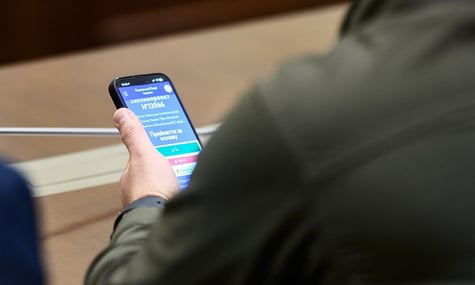 В укритті під час повітряних тривог депутати зможуть голосувати через телефон