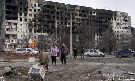 У заблокованому Маріуполі досі перебувають приблизно 130 тисяч цивільних — мер