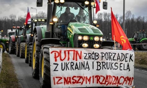 У Польщі поліція почала розслідування через плакат протестувальників із закликом до путіна