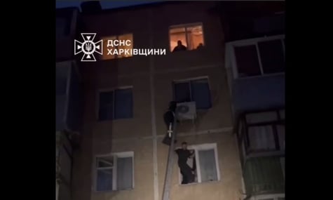 У Харкові трирічна дитина вижила після падіння з вікна 5-го поверху: врятував кондиціонер (ВІДЕО)
