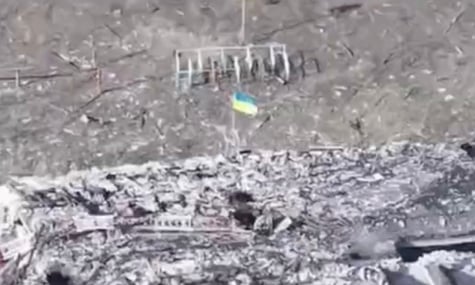 Український прапор, який Сили оборони встановили у селищі Новоекономічне Український прапор, який Сили оборони встановили у селищі Новоекономічне