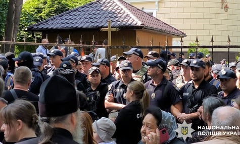 У сутичці біля собору в Чернівцях постраждали 12 людей. Поліція розпочала розслідування