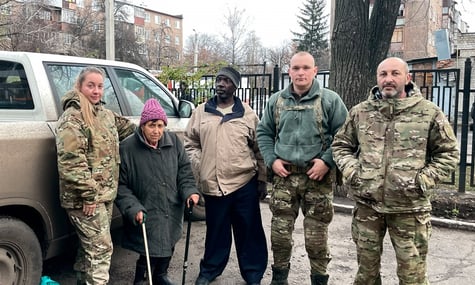 З-під Куп'янська евакуювали громадянина Танзанії, який викладав англійську в місцевій школі