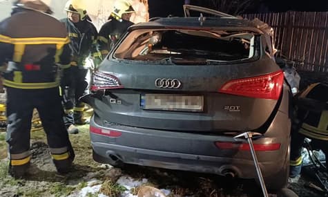 В городе под Львовом автомобиль вылетел с дороги и въехал в стену: четверо погибших