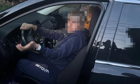 На Вінниччині вчителька географії за 16 тисяч доларів допомагала чоловікам незаконно потрапити за кордон