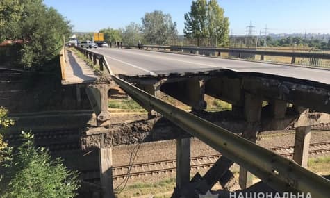 В Харькове обрушился автомобильный мост, пострадавших нет — Нацполиция