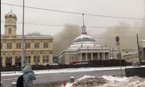 В центре Москвы — пожар, горит складское помещение