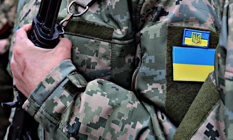 На Харківщині військовий ТЦК зазнав ампутації руки через вибухівку, яку він знайшов біля авто