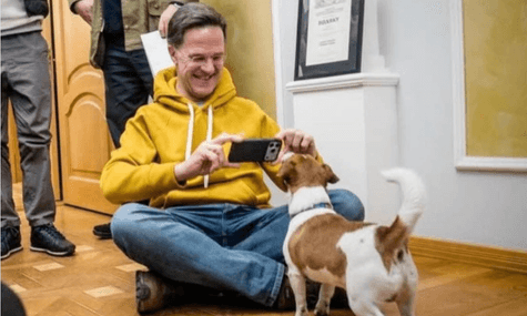 Генсек НАТО Рютте: «Я подивився в очі псу Патрону, і навіть він сказав мені: “Ми ніколи не здамося”»