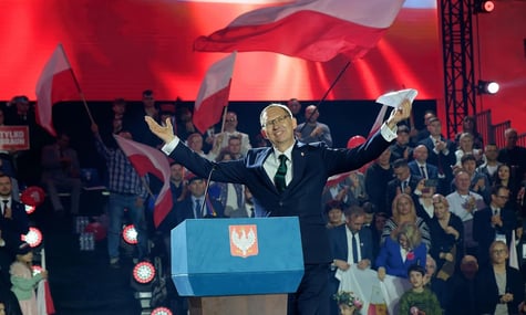 Польський депутат заявив, що уряд бреше про відправлення військових в Україну. Через це в Сеймі спалахнула сварка