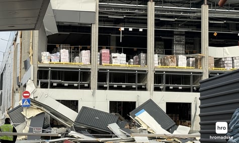 Логістичний центр Novus, який зазнав пошкоджень через російську атаку на Київ, 25 листопада 2025 року