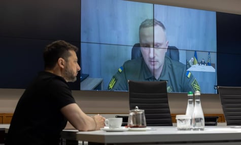 Зеленський другий день говорить із військовими командирами на тлі протестів проти Сирського