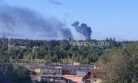 Влада каже про пожежу «на одному з підприємств». Рязань атакували безпілотники — схоже, горить НПЗ